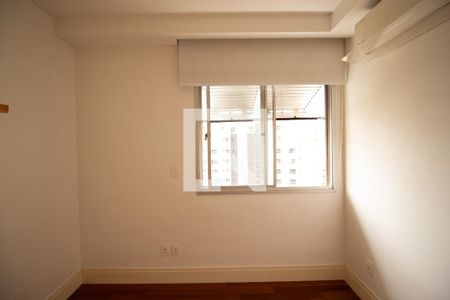Apartamento à venda com 83m², 2 quartos e 2 vagas Apartamento à venda com 83m², 2 quartos e 2 vagasQuarto