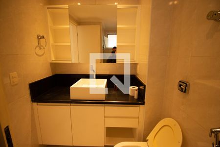 Apartamento à venda com 83m², 2 quartos e 2 vagas Apartamento à venda com 83m², 2 quartos e 2 vagasBanheiro