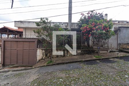 Casa à venda com 281m², 3 quartos e 4 vagasFachada