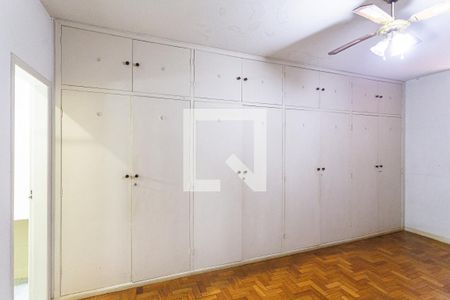 Casa à venda com 281m², 3 quartos e 4 vagasArmário da Suíte