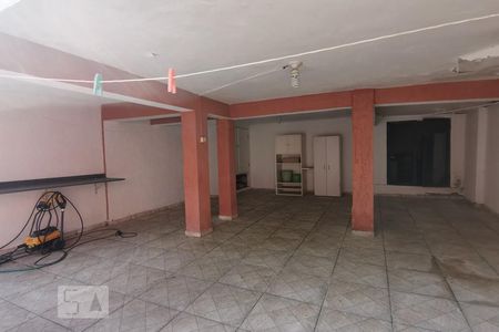 Casa à venda com 240m², 2 quartos e 2 vagasQuintal