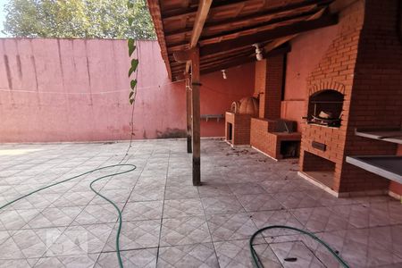 Casa à venda com 240m², 2 quartos e 2 vagasChurrasqueira