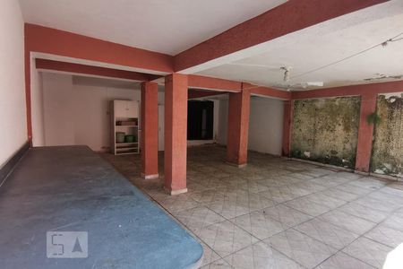 Casa à venda com 240m², 2 quartos e 2 vagasQuintal