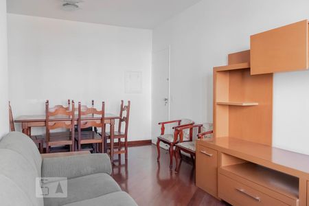 Apartamento para alugar com 72m², 2 quartos e 1 vagaSala