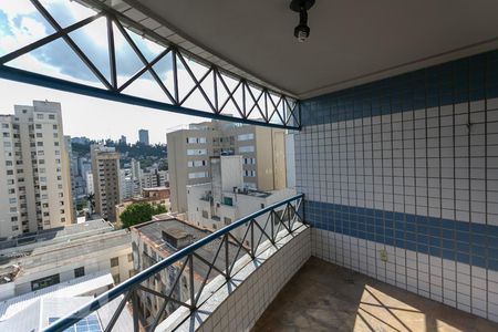 Varanda da sala de apartamento para alugar com 3 quartos, 115m² em Santo Antônio, Belo Horizonte