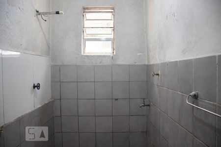 Banheiro de casa para alugar com 1 quarto, 27m² em Vila Fachini, São Paulo