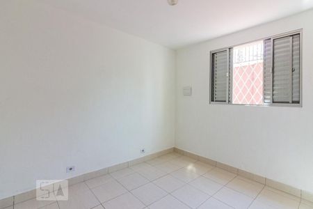 Quarto 2 de casa para alugar com 2 quartos, 65m² em Vila Paulicéia, São Paulo