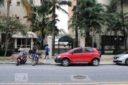 Apartamento para alugar com 32m², 1 quarto e 1 vagaFachada e portaria