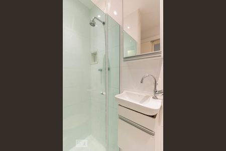 Banheiro de kitnet/studio para alugar com 1 quarto, 38m² em Botafogo, Rio de Janeiro