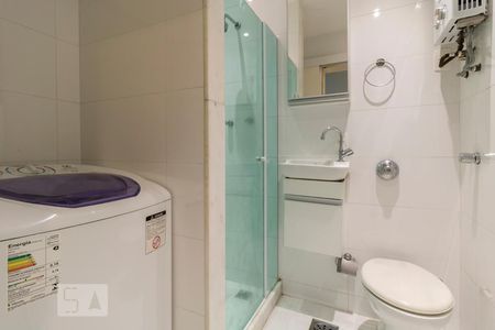 Banheiro de kitnet/studio para alugar com 1 quarto, 38m² em Botafogo, Rio de Janeiro