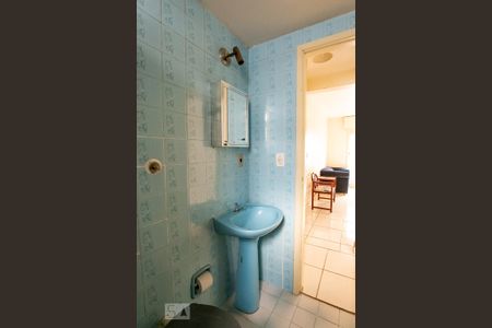Banheiro de apartamento para alugar com 1 quarto, 42m² em Santana, Porto Alegre