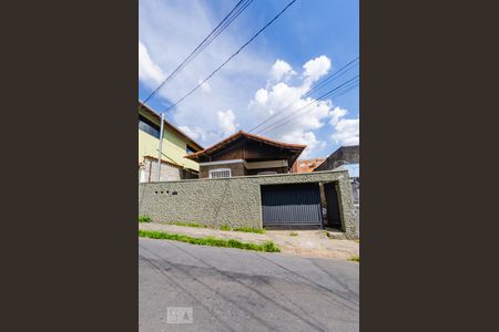 Casa à venda com 150m², 4 quartos e 2 vagasFachada
