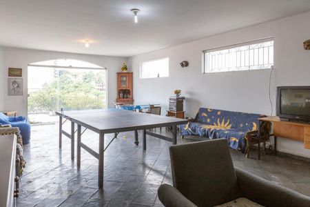 Casa para alugar com 380m², 5 quartos e 4 vagasSalão