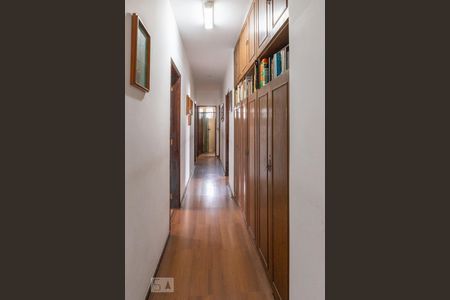 Casa para alugar com 380m², 5 quartos e 4 vagasCorredor