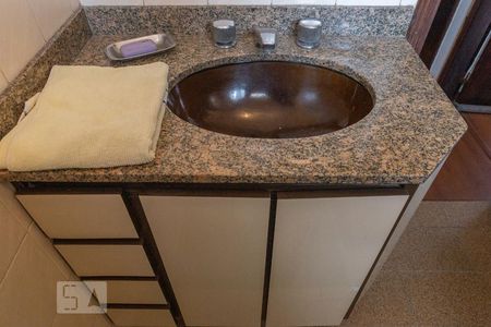 Casa para alugar com 380m², 5 quartos e 4 vagasBanheiro Social