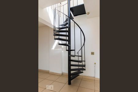 Apartamento para alugar com 170m², 2 quartos e 1 vagaEscada