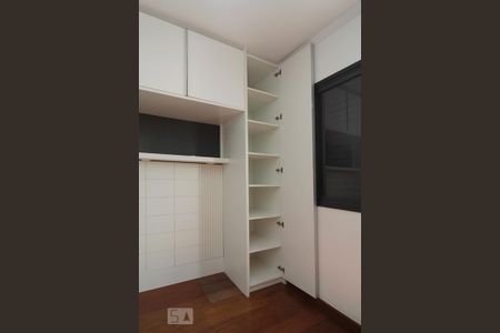 Apartamento à venda com 70m², 2 quartos e 2 vagas Apartamento à venda com 70m², 2 quartos e 2 vagasDetalhe quarto suíte