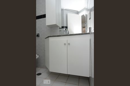 Apartamento à venda com 70m², 2 quartos e 2 vagas Apartamento à venda com 70m², 2 quartos e 2 vagasBanheiro 2 - Armários