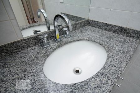 Apartamento à venda com 70m², 2 quartos e 2 vagas Apartamento à venda com 70m², 2 quartos e 2 vagasDetalhe banheiro 2