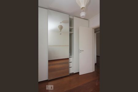 Apartamento à venda com 70m², 2 quartos e 2 vagas Apartamento à venda com 70m², 2 quartos e 2 vagasQuarto 2 - Armários