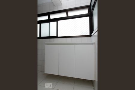 Apartamento à venda com 70m², 2 quartos e 2 vagas Apartamento à venda com 70m², 2 quartos e 2 vagasÁrea de Serviço - Armários