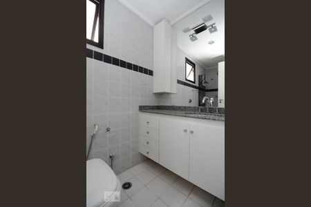 Banheiro suíte de apartamento à venda com 2 quartos, 70m² em Vila Pompéia, São Paulo