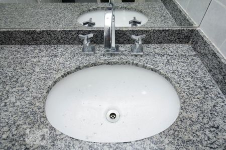 Apartamento à venda com 70m², 2 quartos e 2 vagas Apartamento à venda com 70m², 2 quartos e 2 vagasDetalhe banheiro suíte