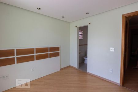 Quarto de casa para alugar com 3 quartos, 120m² em Jardim Santa Inês, São Paulo