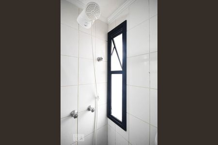Apartamento para alugar com 67m², 2 quartos e 1 vaga Apartamento para alugar com 67m², 2 quartos e 1 vagaChuveiro do banheiro da suíte