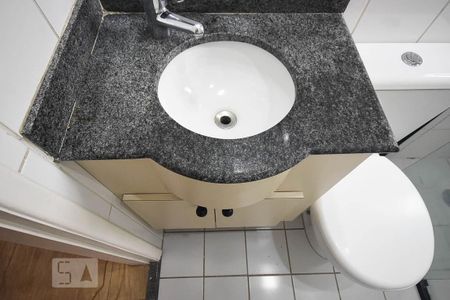 Apartamento para alugar com 67m², 2 quartos e 1 vaga Apartamento para alugar com 67m², 2 quartos e 1 vagaPia do banheiro da suíte