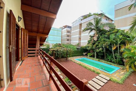 Casa à venda com 213m², 3 quartos e 2 vagasSacada Quarto 2