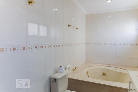Apartamento à venda com 194m², 4 quartos e 3 vagasBanheiro da Suíte 2