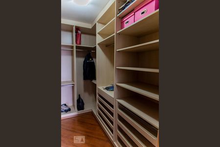 Apartamento à venda com 194m², 4 quartos e 3 vagasCloset da suíte 2