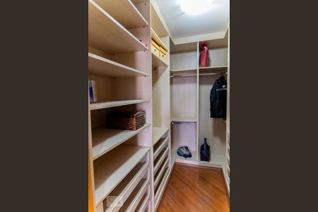 Apartamento à venda com 194m², 4 quartos e 3 vagasCloset da suíte 2