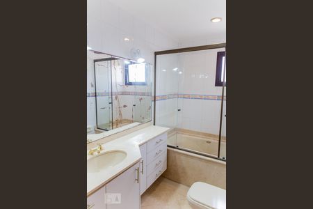 Apartamento à venda com 194m², 4 quartos e 3 vagasBanheiro da Suíte 3