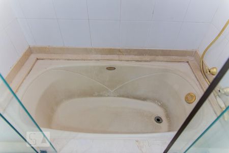 Apartamento à venda com 194m², 4 quartos e 3 vagasBanheira