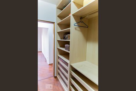 Apartamento à venda com 194m², 4 quartos e 3 vagasCloset da suíte 2
