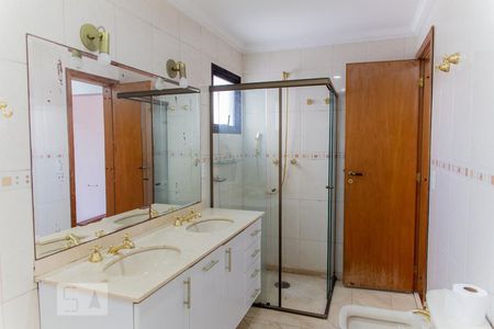 Apartamento à venda com 194m², 4 quartos e 3 vagasBanheiro da Suíte 2