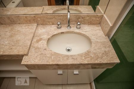 Apartamento à venda com 93m², 2 quartos e 2 vagasBanheiro da Suíte