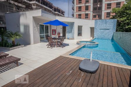Apartamento à venda com 93m², 2 quartos e 2 vagasÁrea comum - Piscina