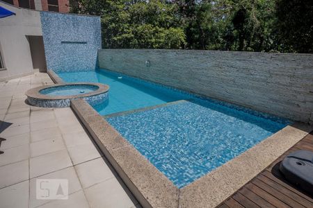 Apartamento à venda com 93m², 2 quartos e 2 vagasÁrea comum - Piscina