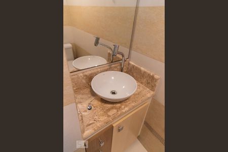 Apartamento à venda com 60m², 2 quartos e 1 vaga Apartamento à venda com 60m², 2 quartos e 1 vagaBanheiro