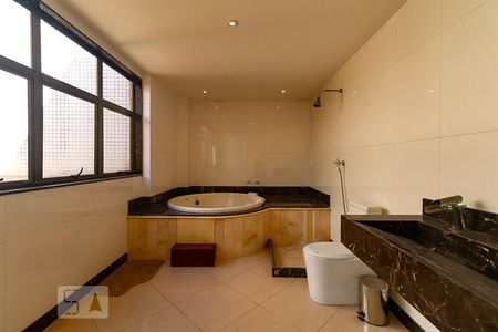 Apartamento à venda com 490m², 4 quartos e 4 vagasBanheiro da Suíte 4