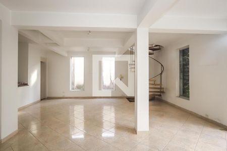 Casa à venda com 150m², 3 quartos e 4 vagas Casa à venda com 150m², 3 quartos e 4 vagasArea da Piscina