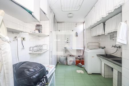 Casa à venda com 150m², 3 quartos e 4 vagas Casa à venda com 150m², 3 quartos e 4 vagasLavanderia