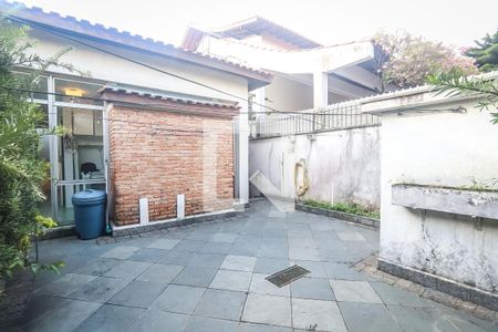 Casa à venda com 150m², 3 quartos e 4 vagas Casa à venda com 150m², 3 quartos e 4 vagasQuintal