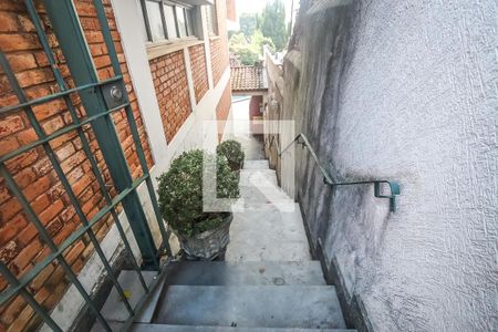 Casa à venda com 150m², 3 quartos e 4 vagas Casa à venda com 150m², 3 quartos e 4 vagasEscada
