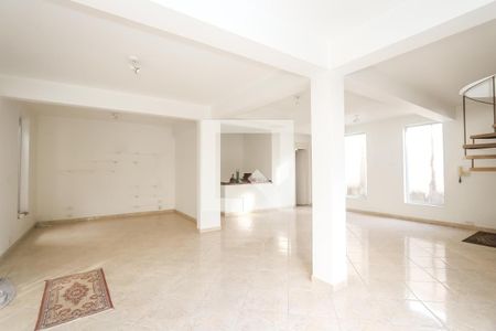 Casa à venda com 150m², 3 quartos e 4 vagas Casa à venda com 150m², 3 quartos e 4 vagasArea da Piscina