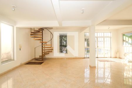 Casa à venda com 150m², 3 quartos e 4 vagas Casa à venda com 150m², 3 quartos e 4 vagasArea da Piscina