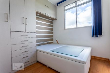 Quarto 2 de apartamento para alugar com 2 quartos, 46m² em Planalto, Belo Horizonte